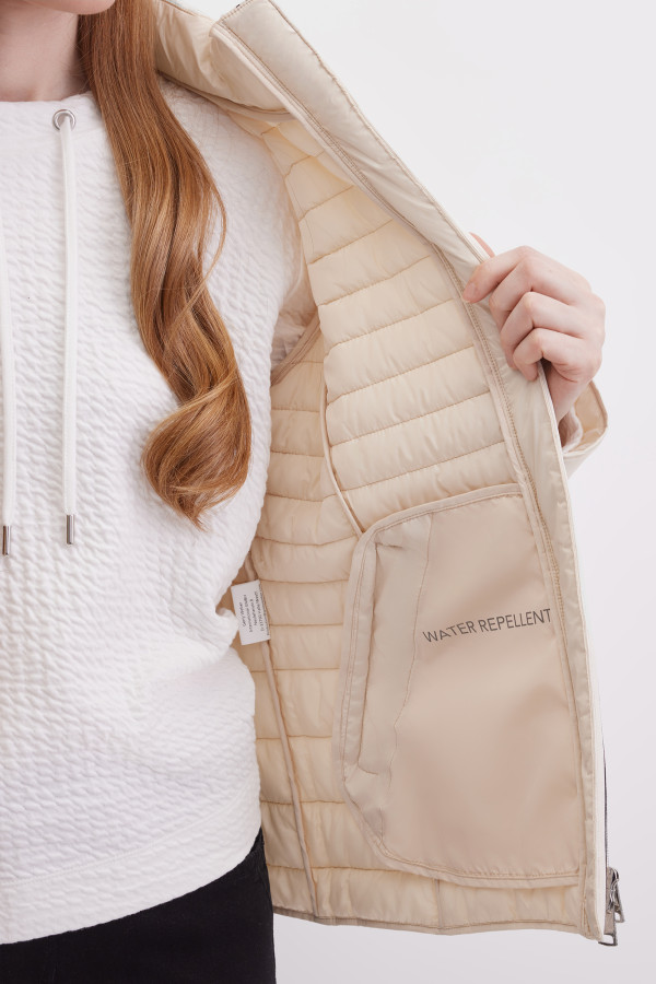 Куртка утепленная с капюшоном