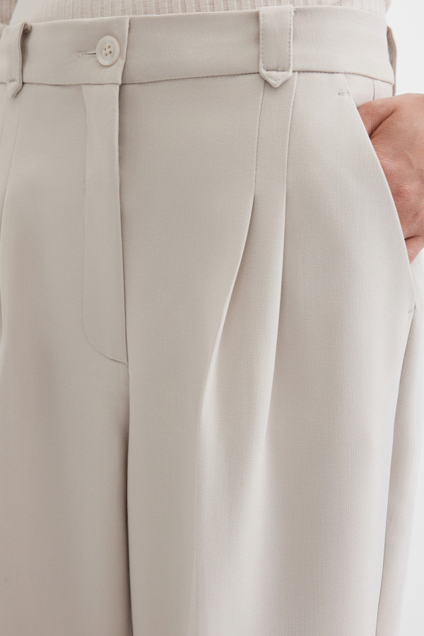 Брюки широкие с защипами