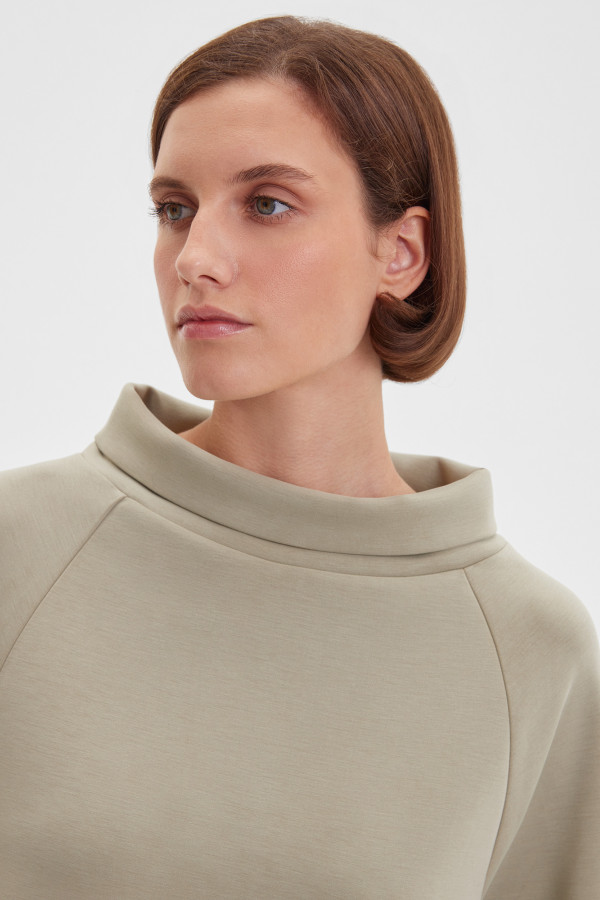 Свитшот с рукавами 3/4 и воротом-стойкой