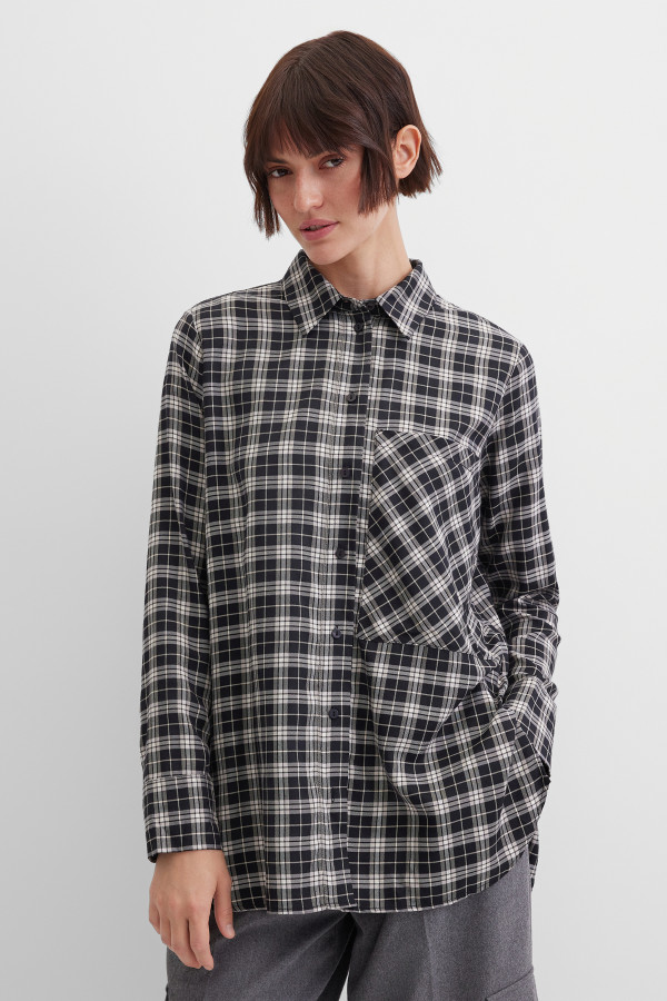 Рубашка в клетку с надписью на спине