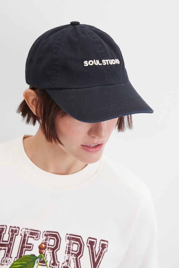 Кепка с вышивкой