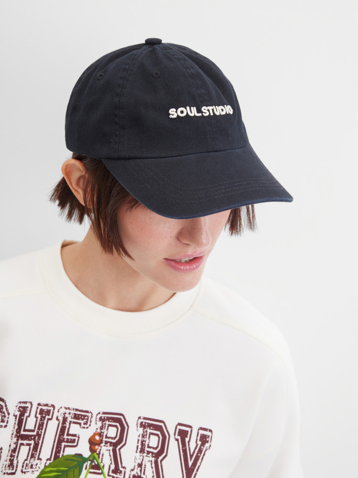 Кепка с вышивкой