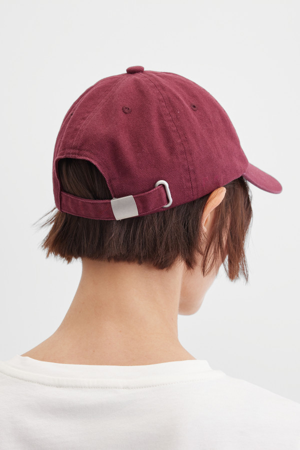 Кепка с вышивкой