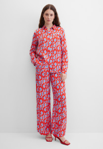 Блузка с длинным рукавом