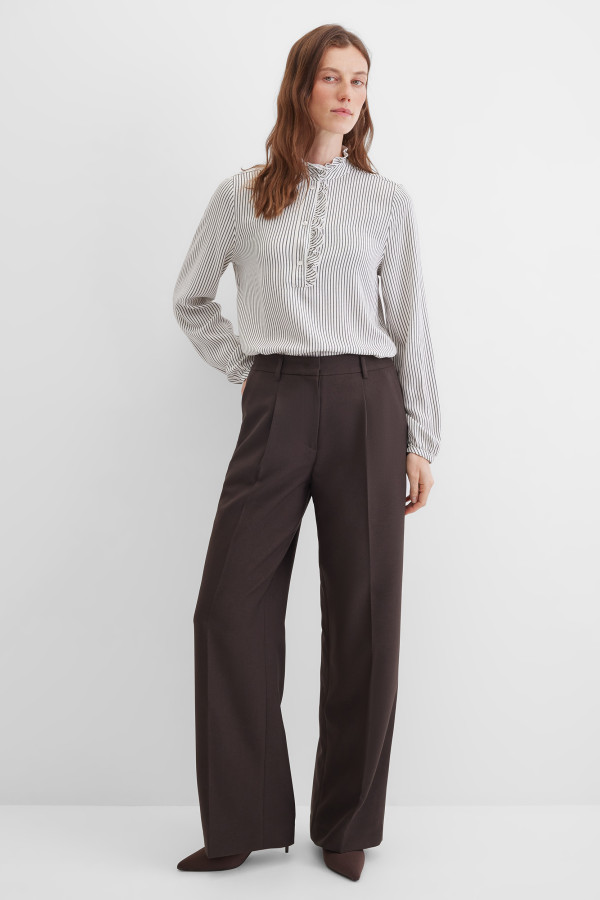 Блузка с воротником-стойкой