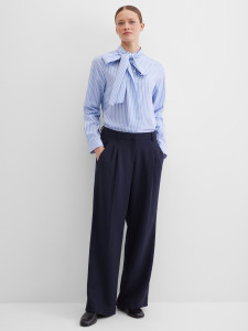 Блузка с бантом