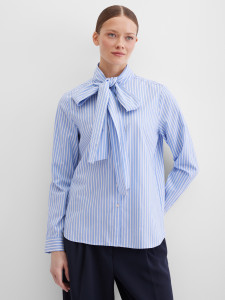 Блузка с бантом