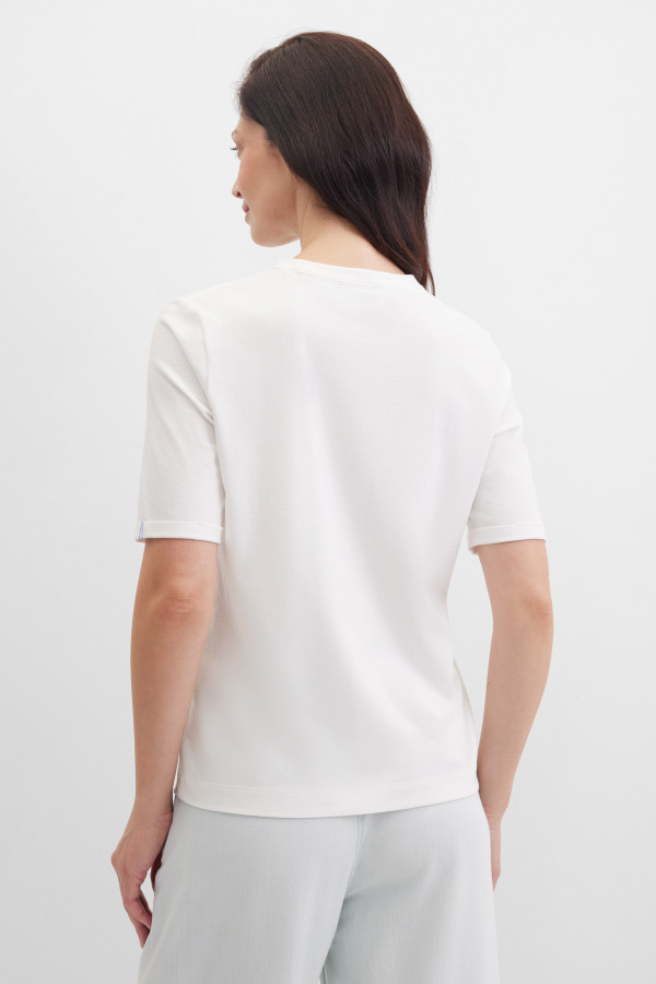 Футболка с надписью LOVE