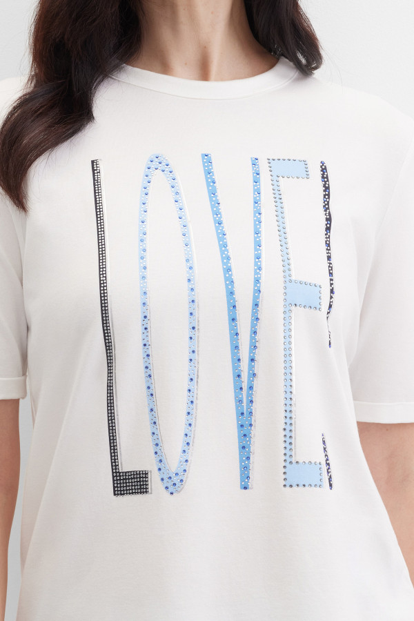 Футболка с надписью LOVE