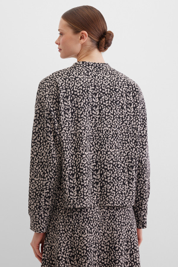 Джемпер с леопардовым принтом