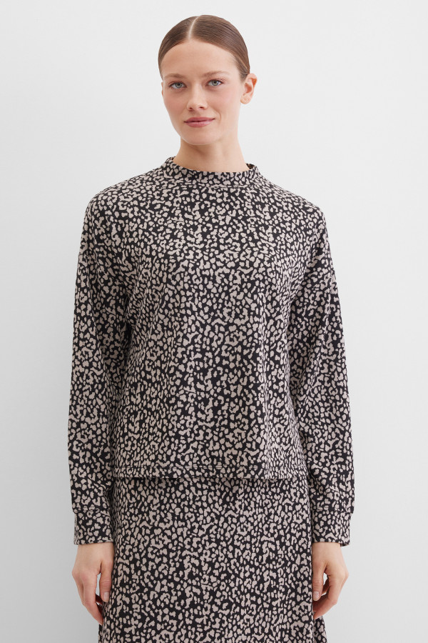 Джемпер с леопардовым принтом