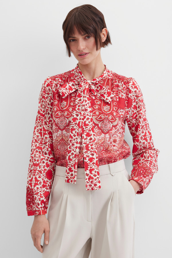 Блузка с цветочным принтом