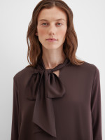 Блузка с бантом