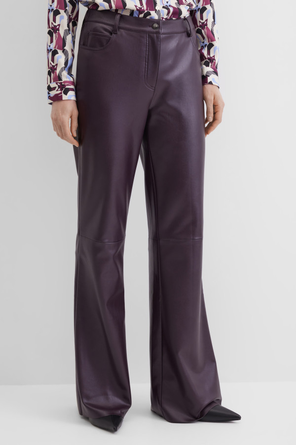 Брюки расклешенные из эко-кожи