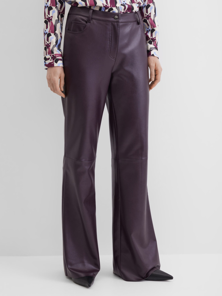 Брюки расклешенные из эко-кожи