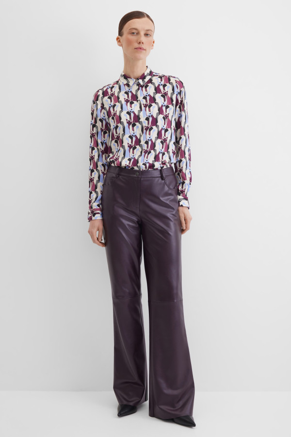 Брюки расклешенные из эко-кожи