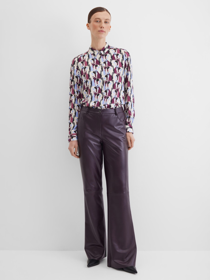 Брюки расклешенные из эко-кожи