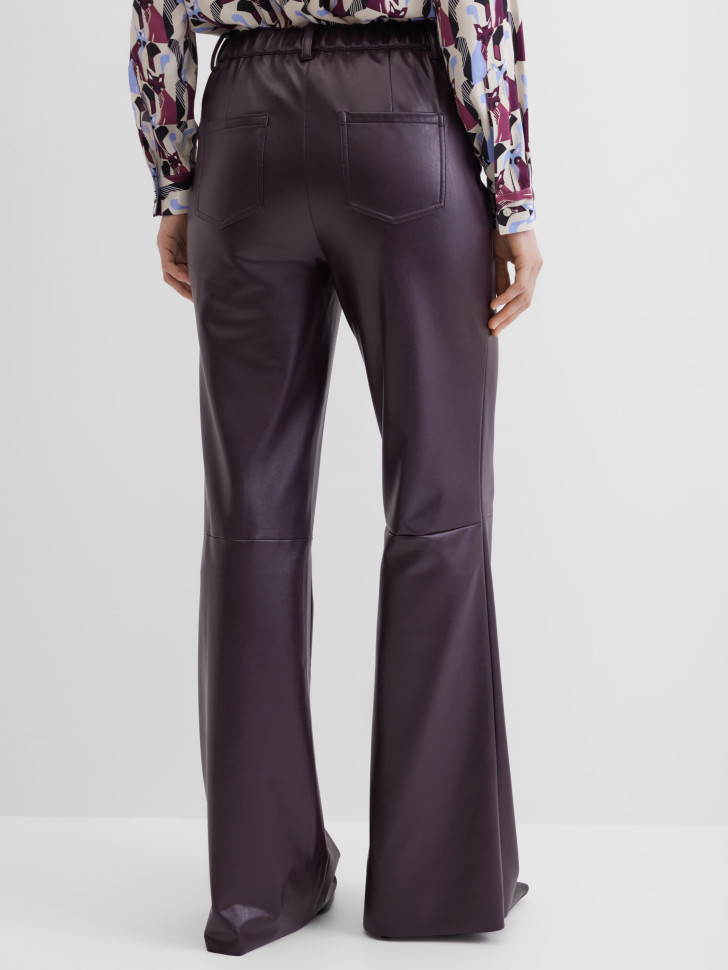 Брюки расклешенные из эко-кожи