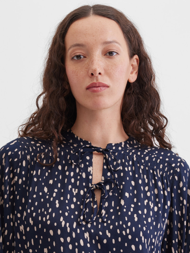 Блузка в горошек