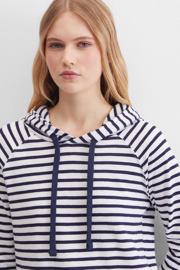 Лонгслив-худи с капюшоном