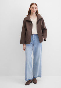 Куртка-ветровка с капюшоном