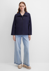 Куртка-ветровка с капюшоном