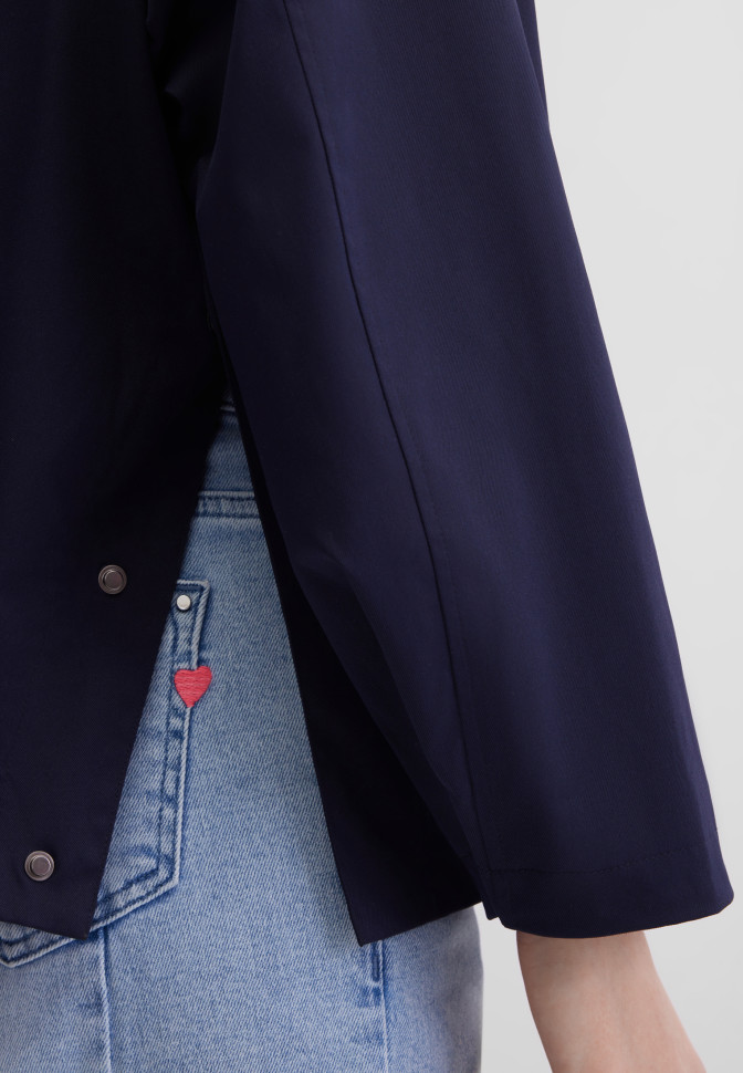 Куртка-ветровка с капюшоном