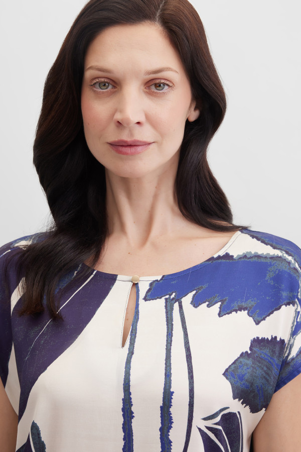 Футболка с абстрактным принтом