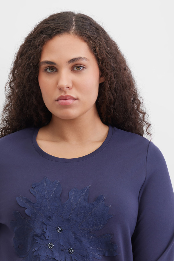 Лонгслив с вышивкой