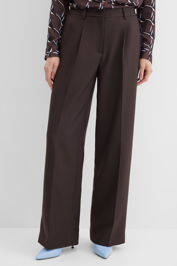 Брюки широкие с защипами