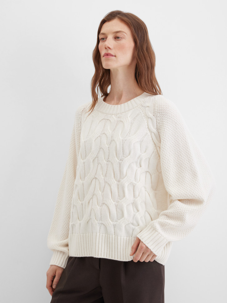 Джемпер с узором "косы"