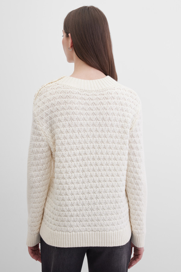 Свитер с воротником-стойкой