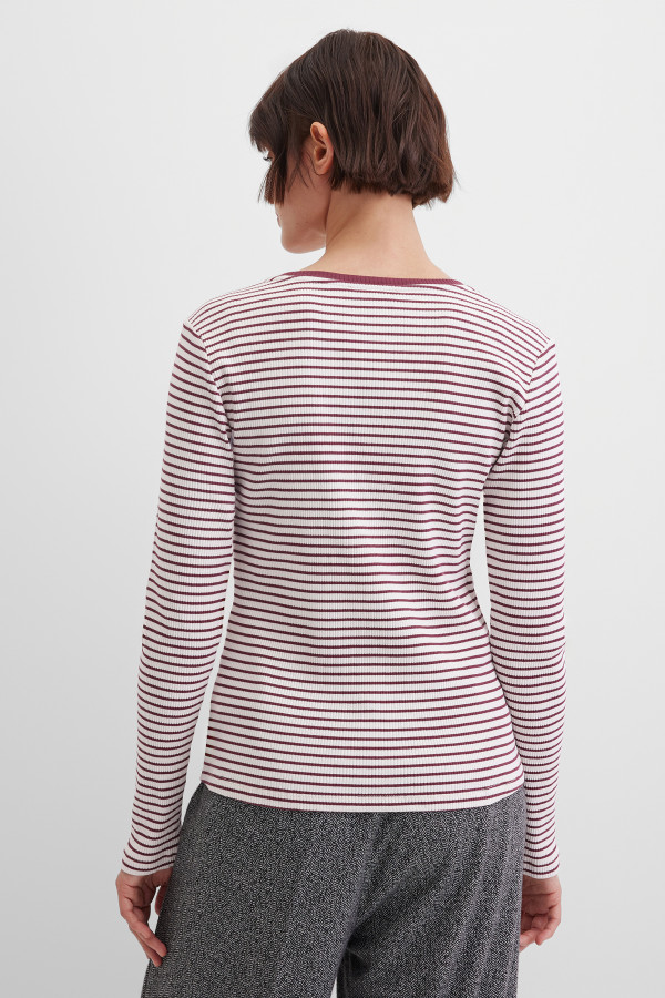 Лонгслив в полоску