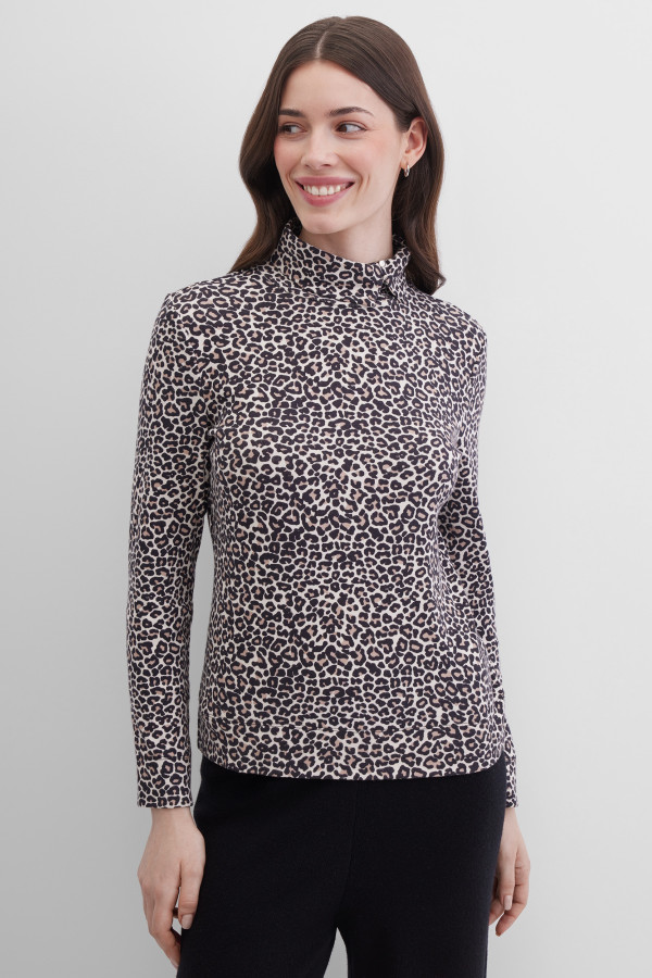 Водолазка с анималистичным принтом