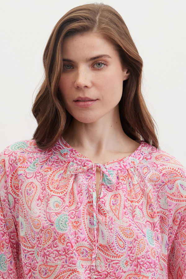 Блузка с принтом пейсоли
