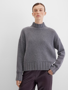 Свитер укороченный