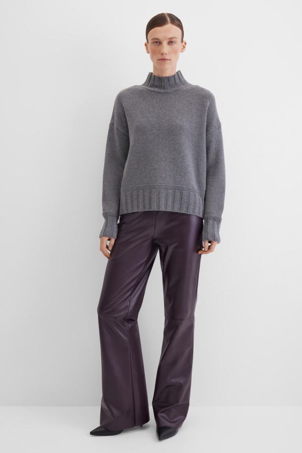 Джемпер вязаный с горлом