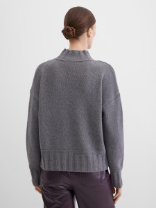 Свитер укороченный