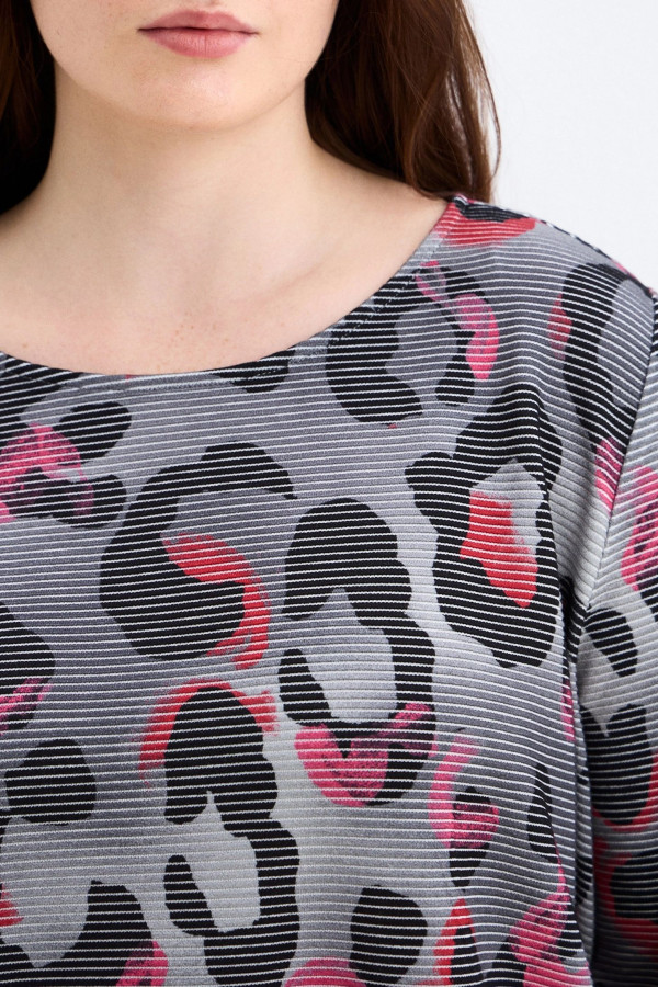 Лонгслив с леопардовым принтом