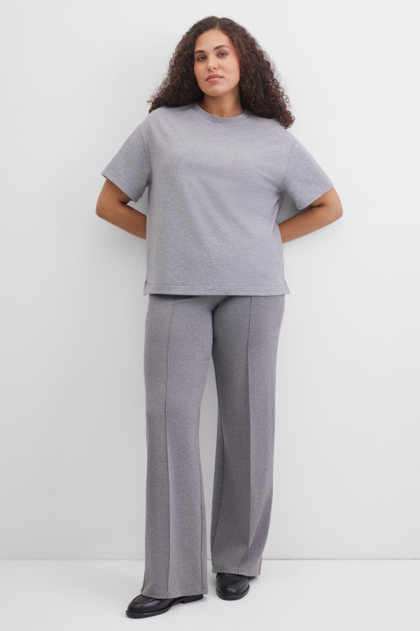 Футболка с разрезами