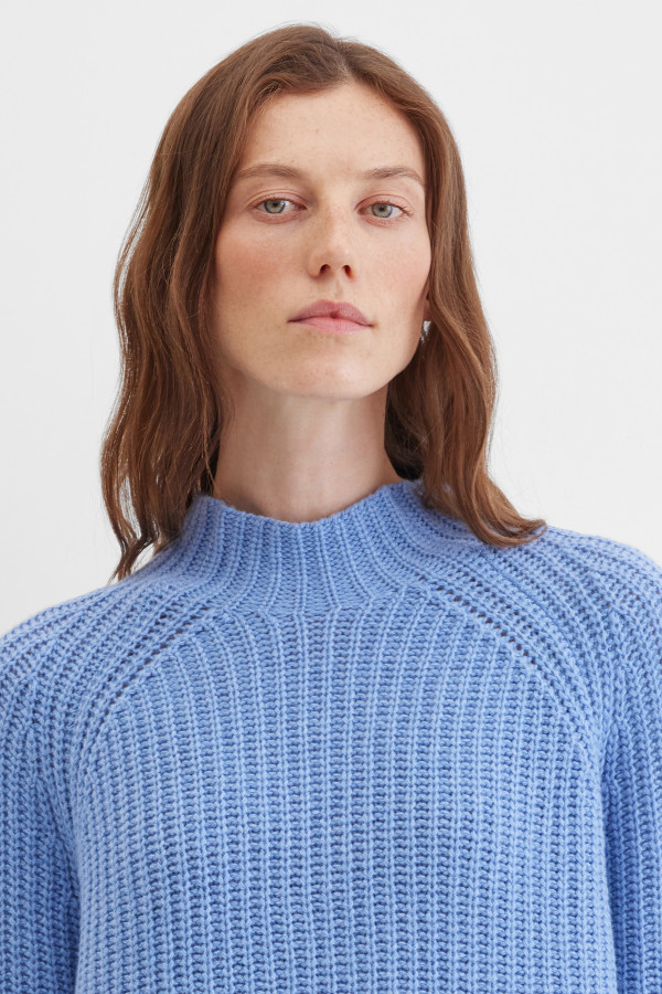 Свитер с разрезами сбоку