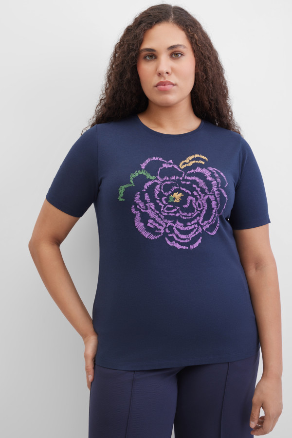 Футболка с цветочным рисунком