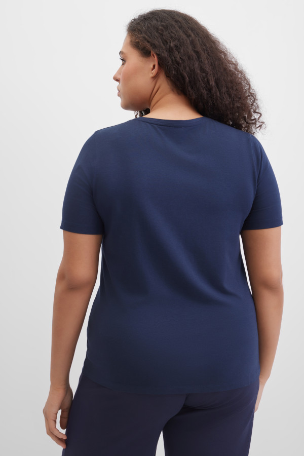 Футболка с цветочным рисунком