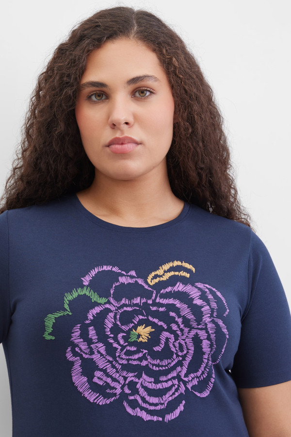 Футболка с цветочным рисунком