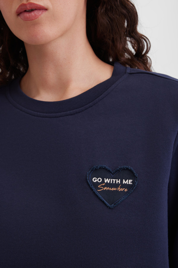 Свитшот с нашивкой