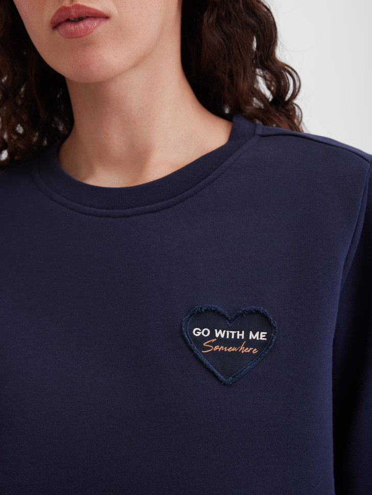 Свитшот с нашивкой