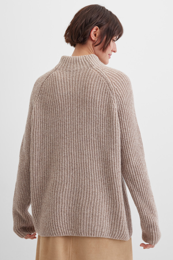 Свитер из шерсти