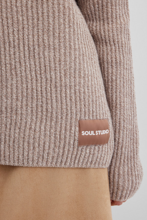 Свитер из шерсти