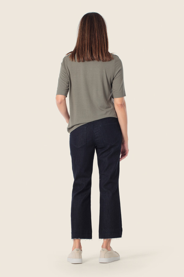 Футболка с растительным принтом