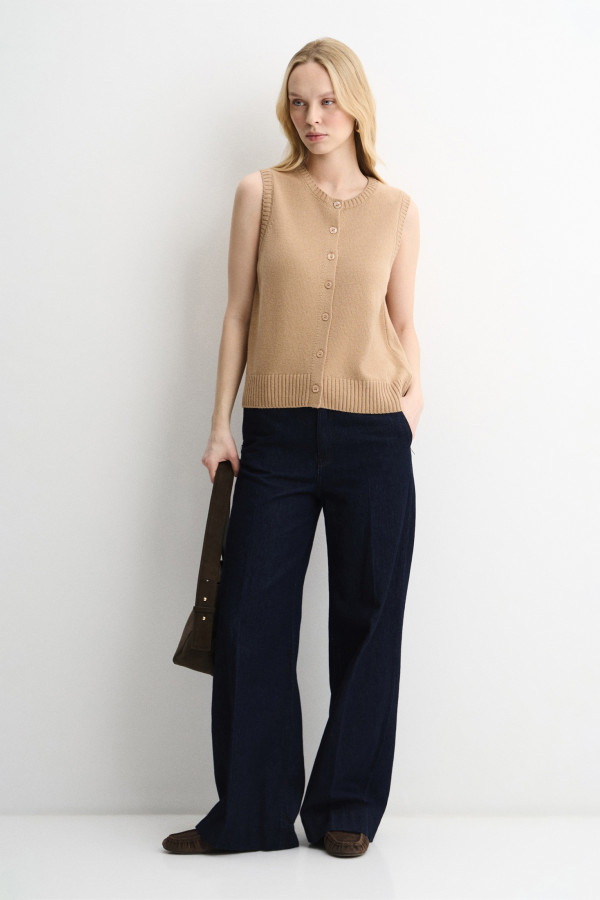 Жилет трикотажный на пуговицах